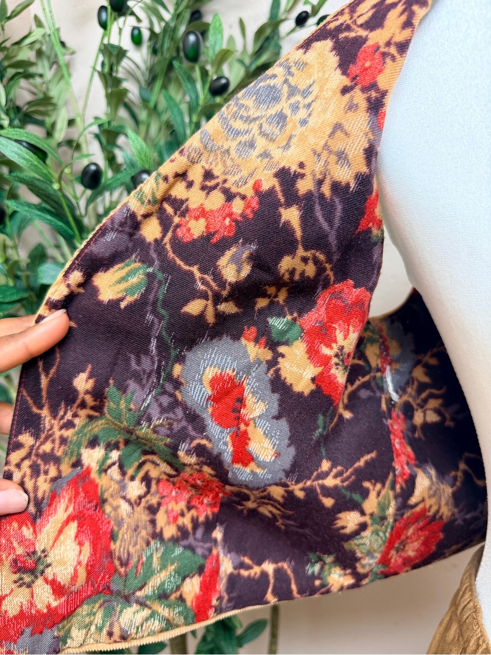 Floral Printed Vest in Black and Red